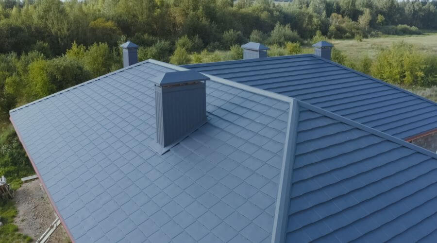 Professional gutter cleaning in Montreal, MO